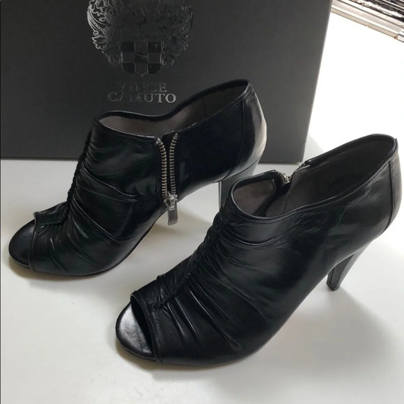 Vince Camuto Peekaboo Heals - Picture 1 of 3